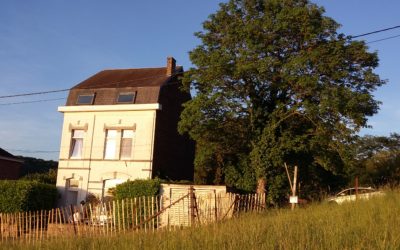 Maison-vue-de-la-prairie-400x250